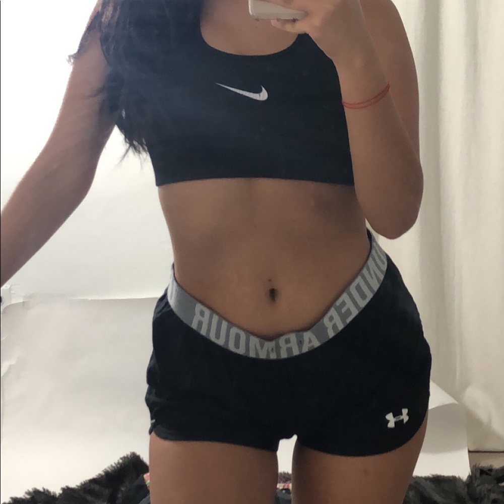 UNDER ARMOUR BLACK RUNNING SHORTS